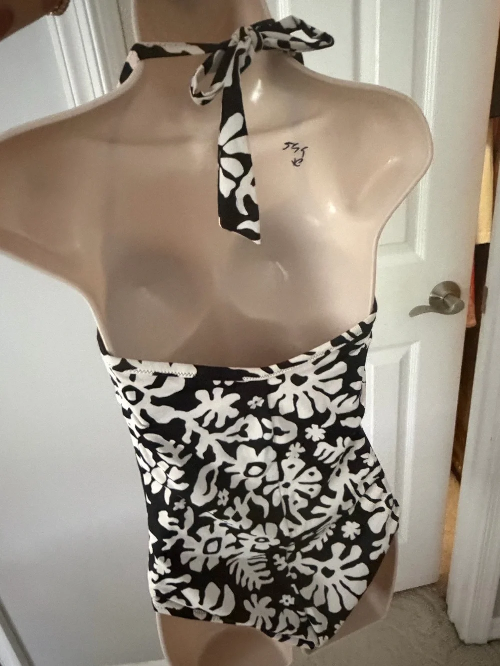Lands End Classic Black & White Floral One-Piece Swimsuit in size 8P